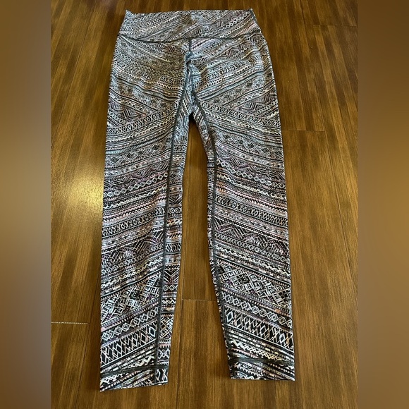 Lululemon Wunder Under High-Rise Tight Engineered Full-On Luxtreme 28"
W5BOKS
10 - Picture 5 of 9